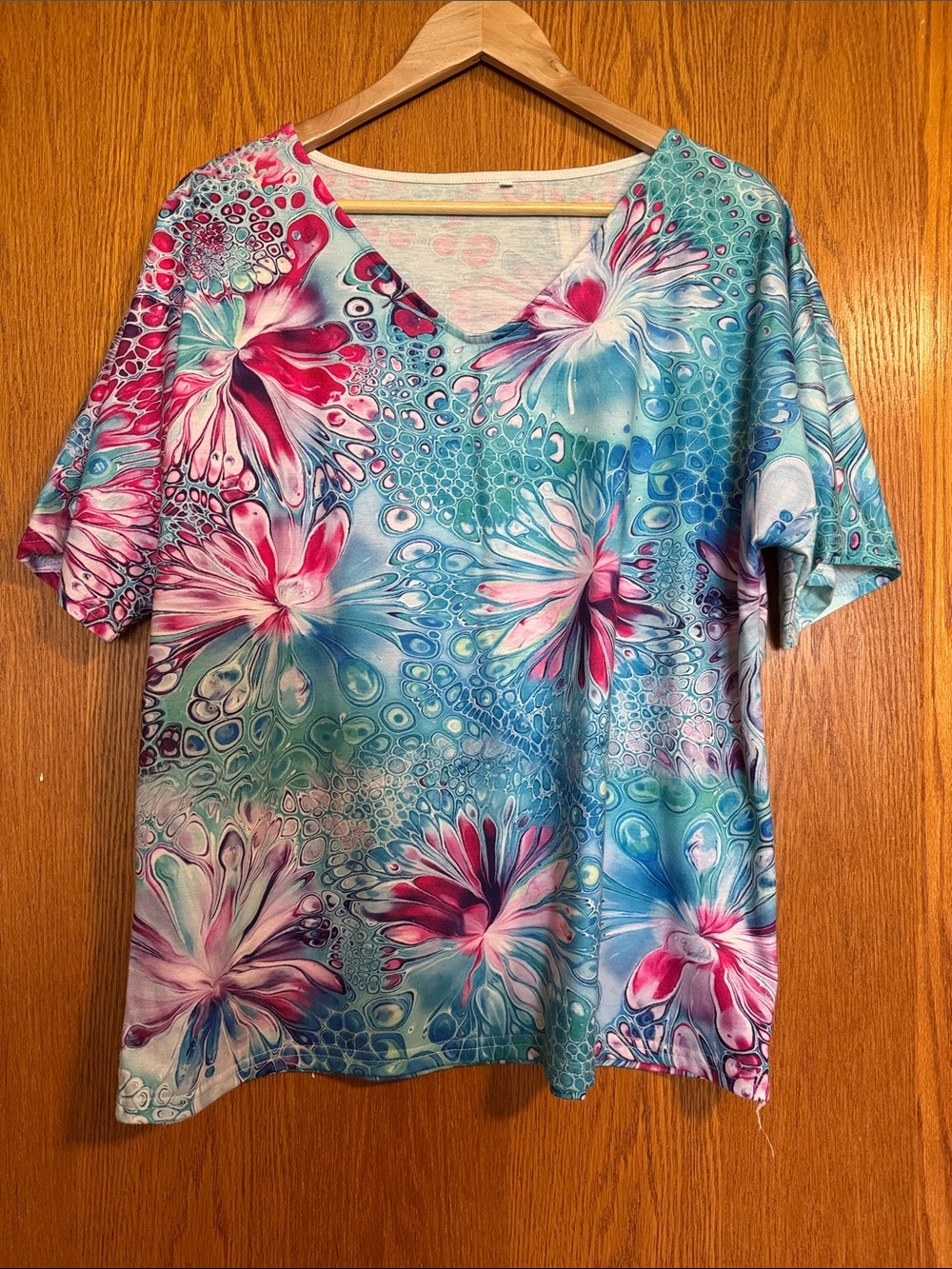 V-Neck Floral Short Sleeve Top in Teal and Pink
